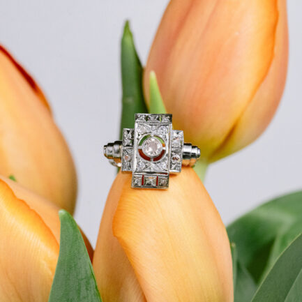 ANILLO ART DÉCO DE PLATINO Y DIAMANTES