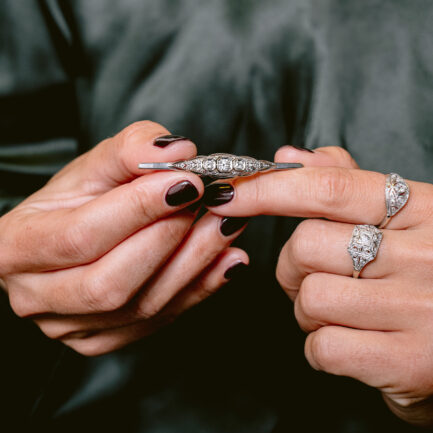 BROCHE ART DECÓ DE ORO BLANCO Y AMARILLO