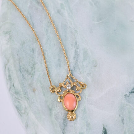 COLLAR DE ORO, DIAMANTE Y CORAL PIEL DE ANGEL