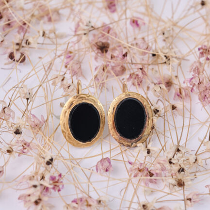 PENDIENTES SIGLO XIX DE ORO LABRADO Y ÓNIX