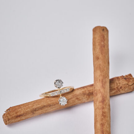 ANILLO PRINCIPIOS DEL SIGLO XX, DE ORO AMARILLO, PLATINO Y DIAMANTES